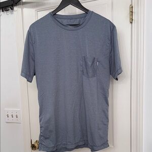 Vuori Strato Tech Tee Pocket – Heather Blue – Men’s Large
